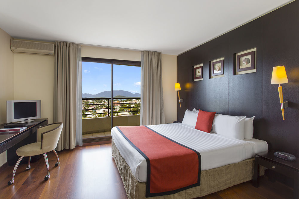 Ramada Hotel & Suites By Wyndham Noumea Exterior foto
