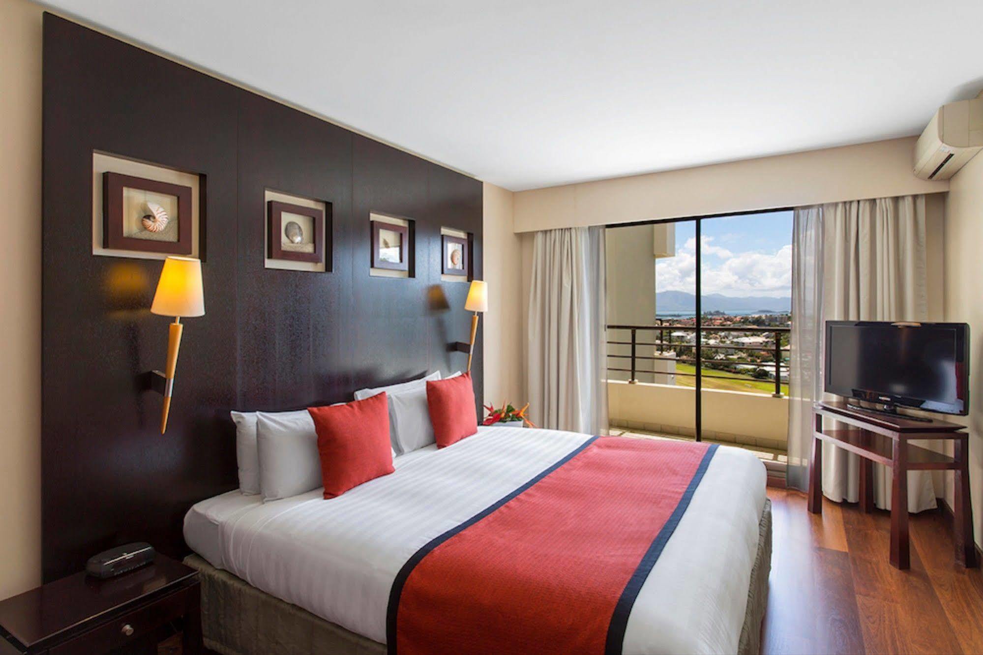 Ramada Hotel & Suites By Wyndham Noumea Exterior foto