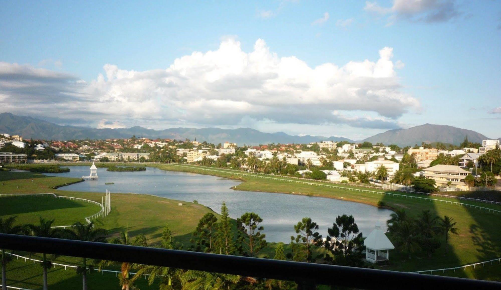 Ramada Hotel & Suites By Wyndham Noumea Exterior foto